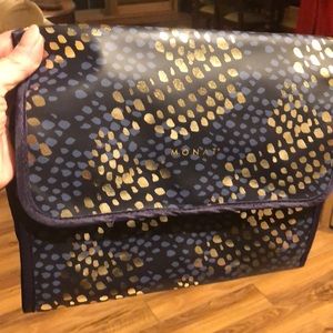 Monat travel bag
